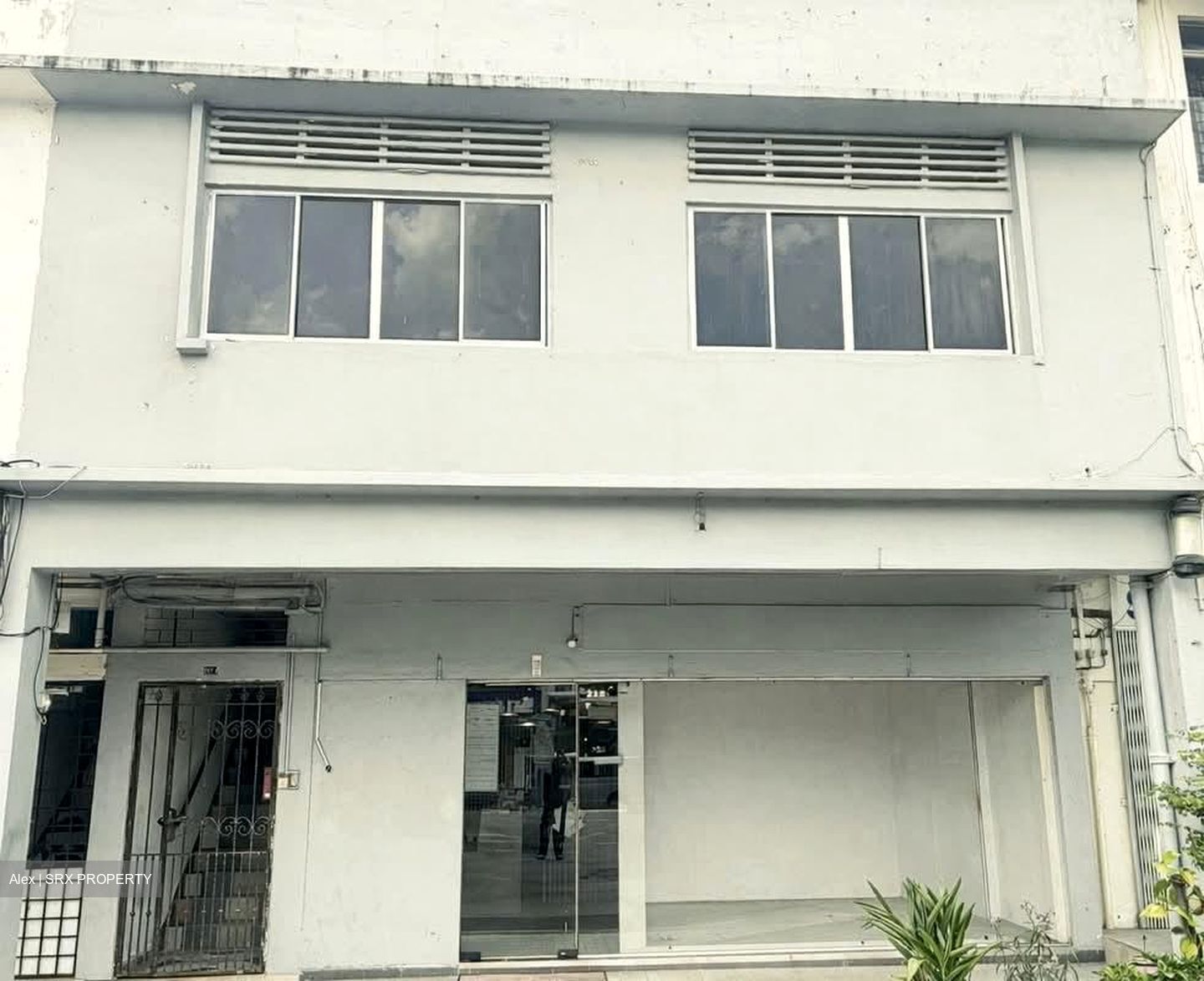 Changi Road (D14), Shop House #594923641